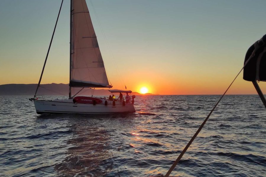 Semi-Private Sailing Tour to Dia Island (Natura 2000)