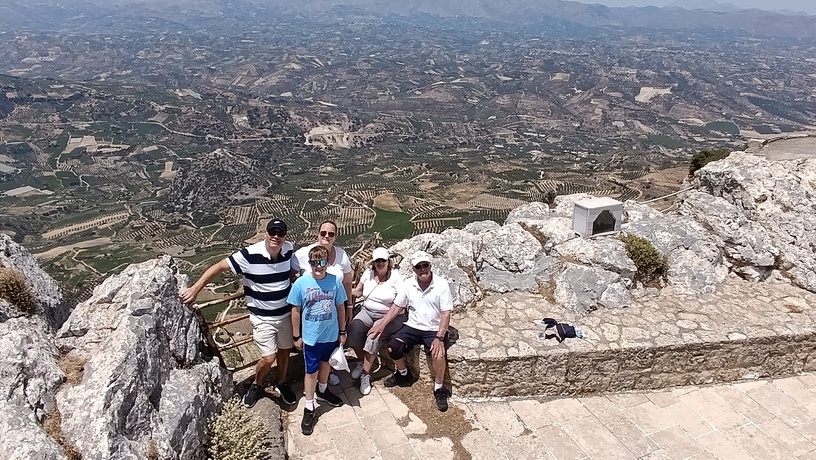 Jeep Tour to Archanes with Wine tasting & Lunch